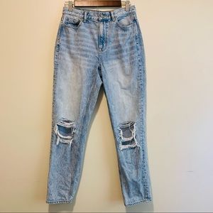 American Eagle light wash mom jeans size 4
